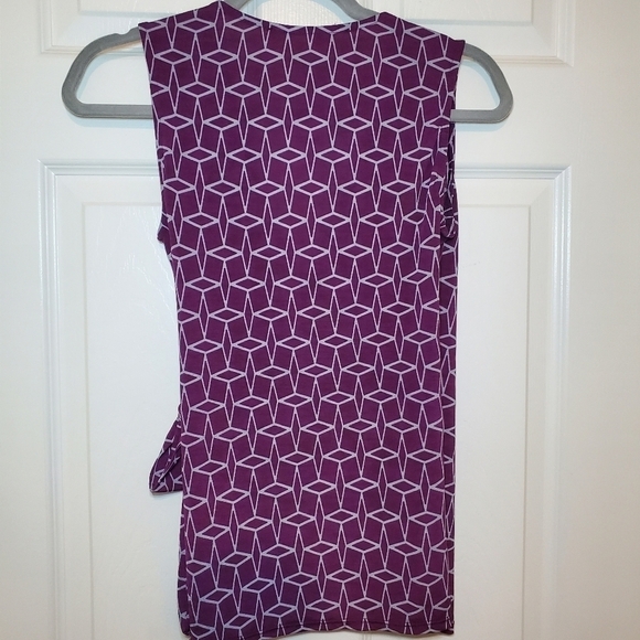 41 Hawthorn Faux Wrap Top Small Womens Sleeveless Purple Geometric Stretch - Picture 4 of 6